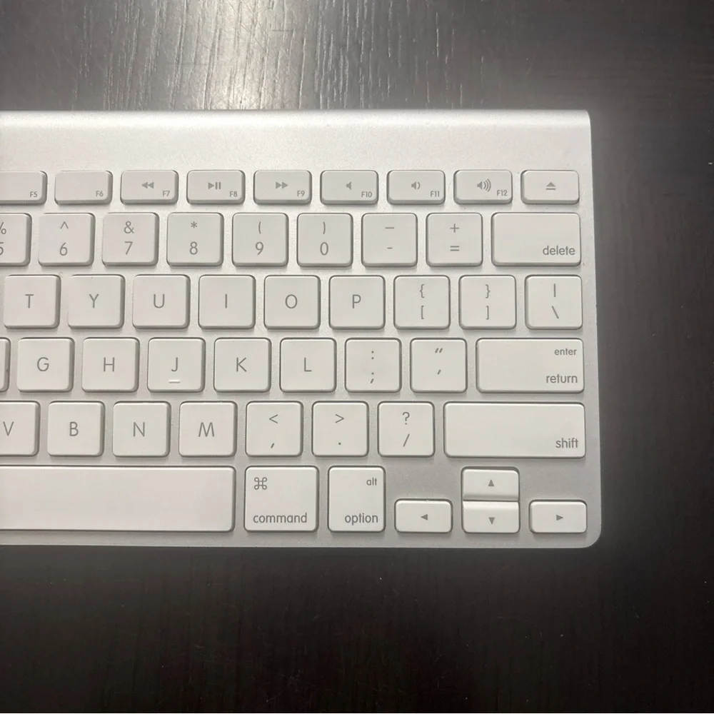 Apple Silver and White Keyboard